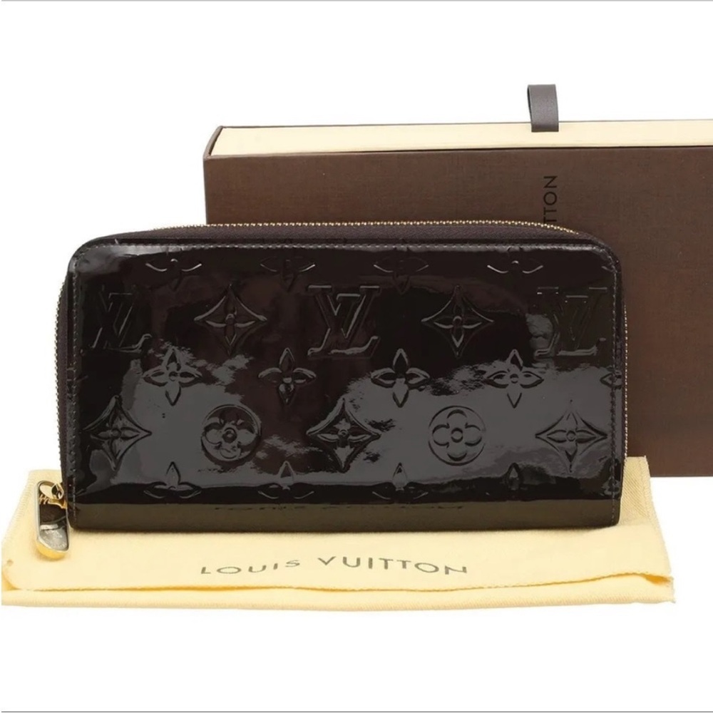 100% Authentic Louis Vuitton Monogram Vernis Zippy Wallet Patent